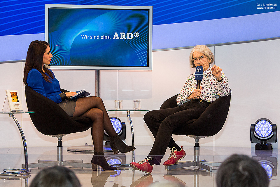 selma uesuek und donna leon aud der buchmesse frankfurt